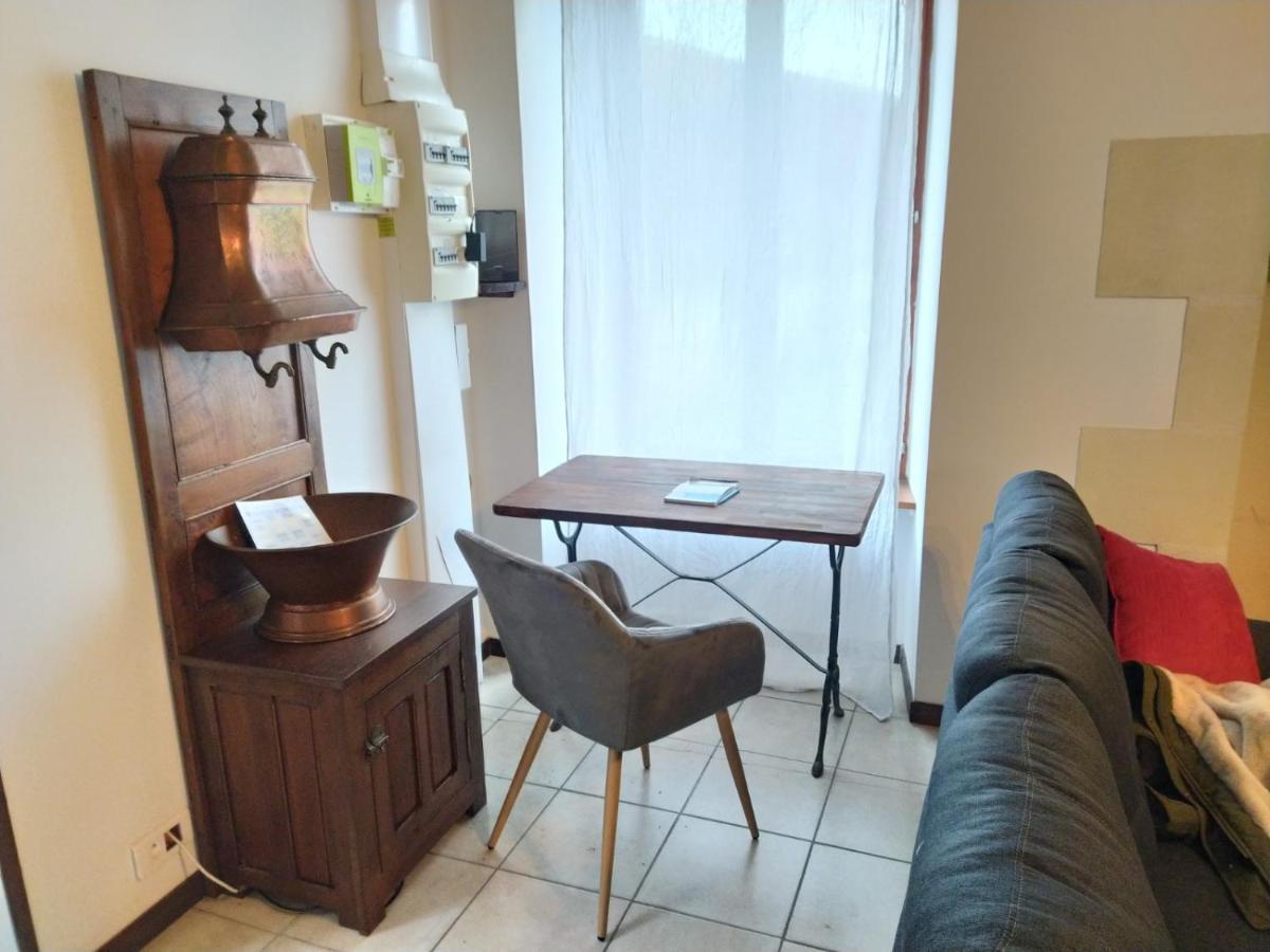 Gite Du Vieux Cedre Ecueille Екстериор снимка